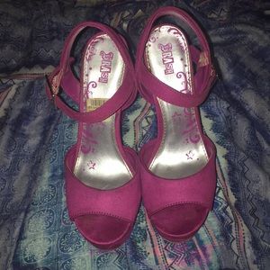 Fashionable wedge heals